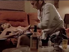 丈夫看著老婆吃暨