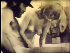 成熟的尼龍 footjob 和 handjob 8