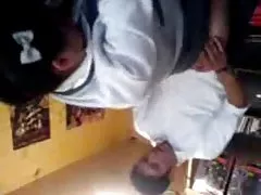 令人驚異的 ty 拳頭 peehole